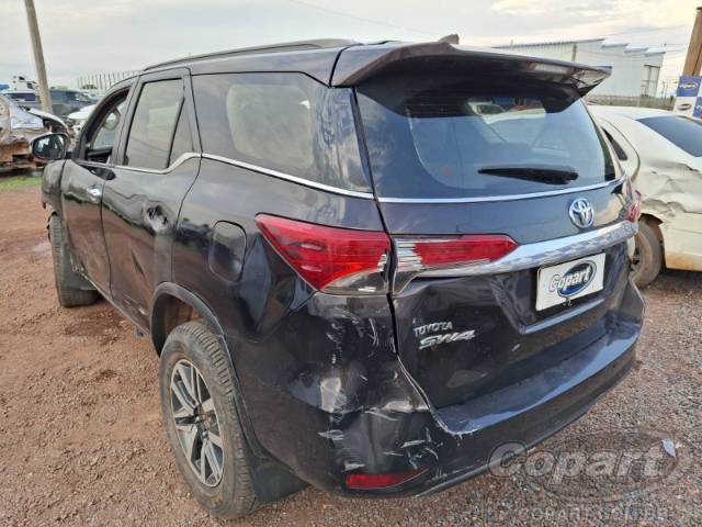 2017 TOYOTA HILUX SW4 