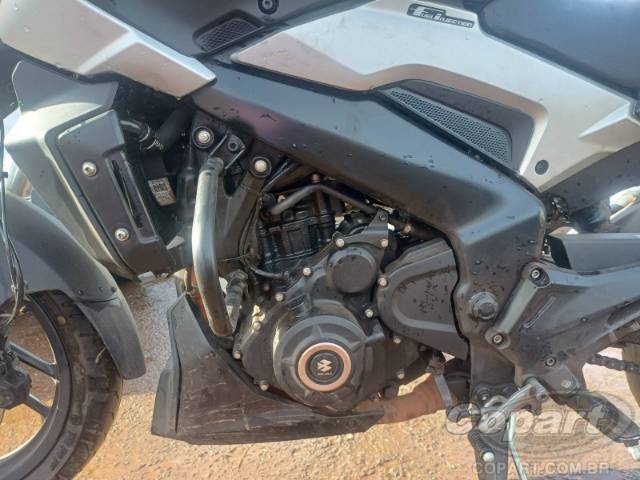 2025 BAJAJ DOMINAR 