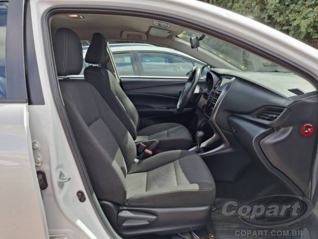 2024 TOYOTA YARIS SEDA 