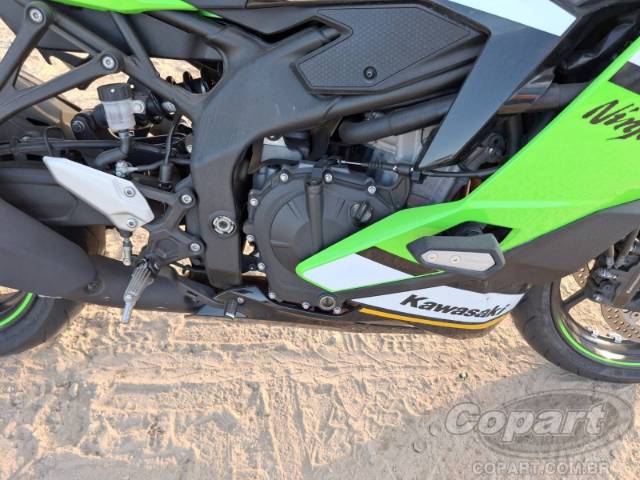 2025 KAWASAKI NINJA ZX-4R 