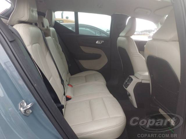 2020 VOLVO XC40 