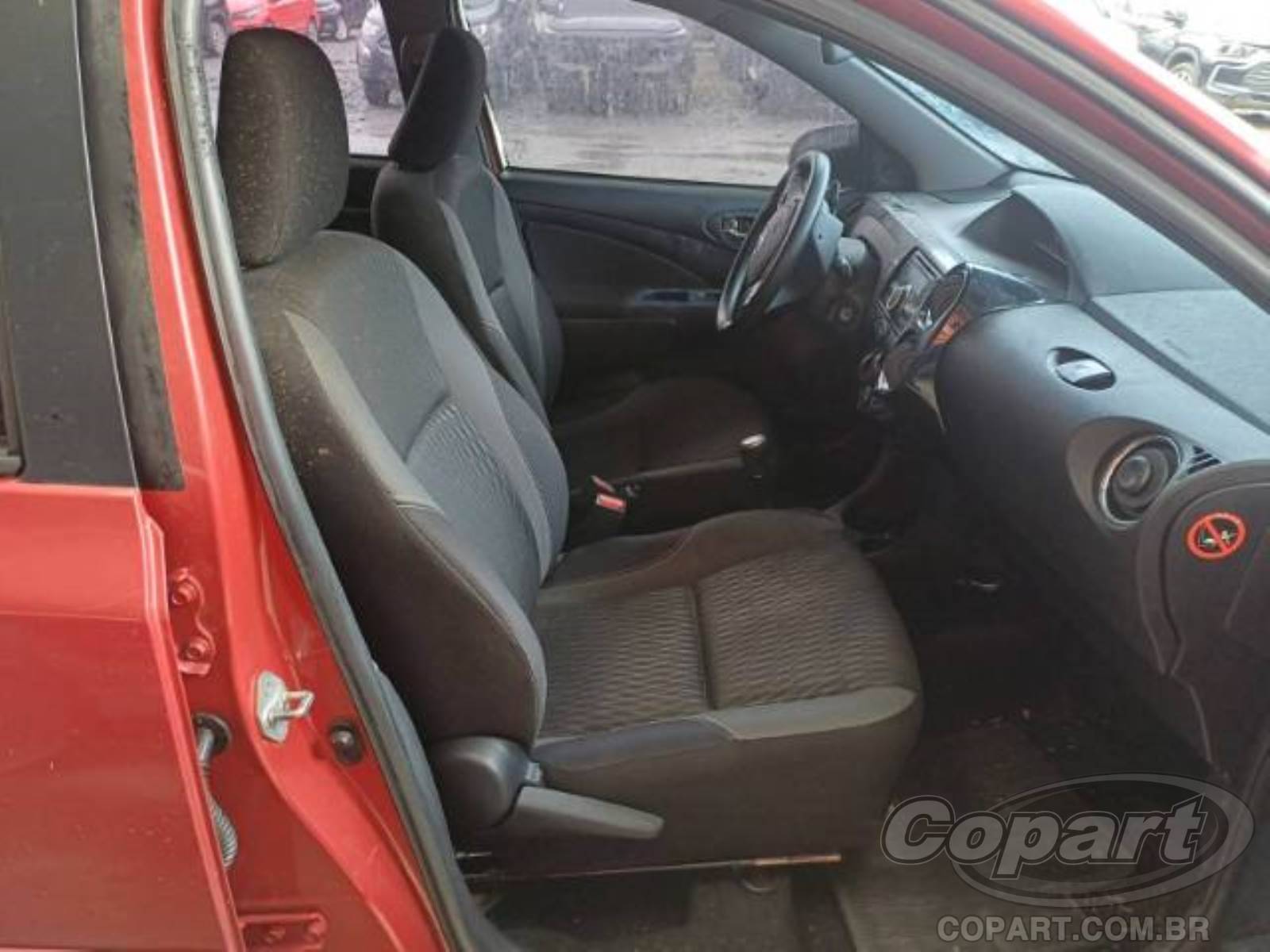 2017 TOYOTA ETIOS — foto 5 de 10
