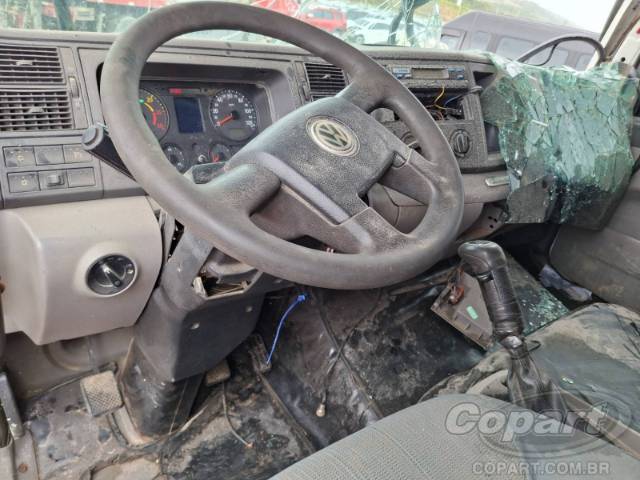 2010 VOLKSWAGEN CONSTELLATION 
