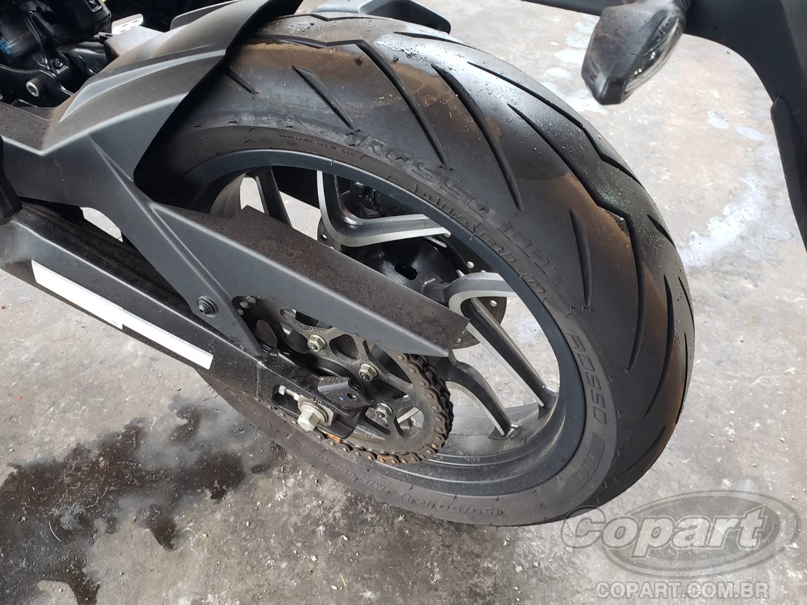 Foto 6 de 10: 2025 BAJAJ DOMINAR