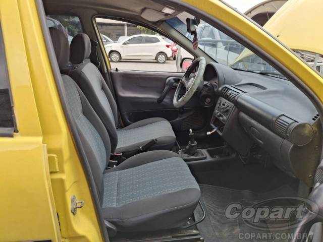 2002 CHEVROLET CORSA 
