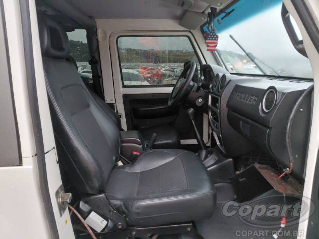 2013 TROLLER T4 