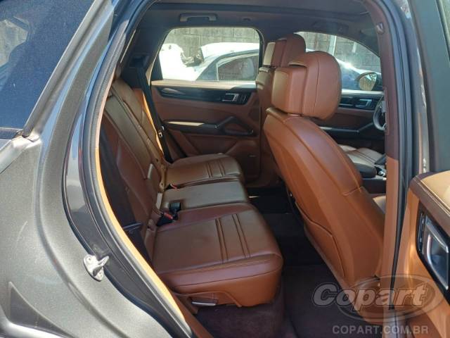 2020 PORSCHE CAYENNE 