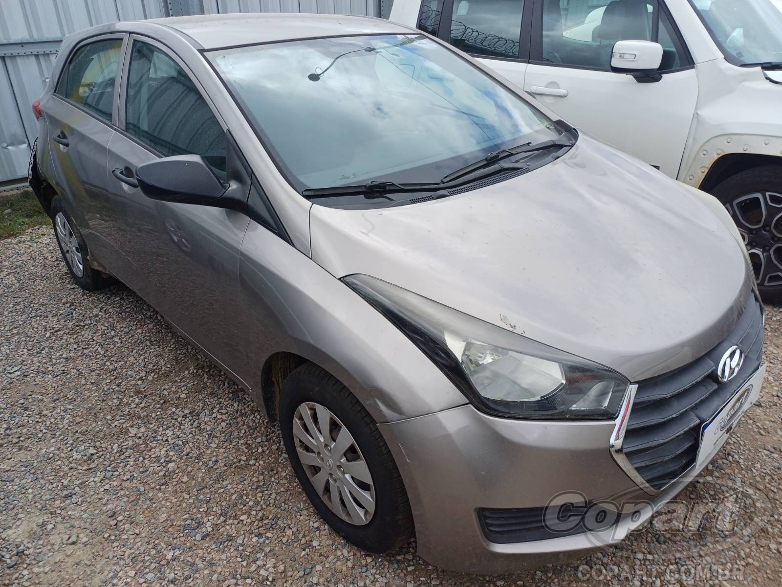 Hyundai HB20 Comfort 1.0 12V CVVT 2017 Médio Dano Traseiro