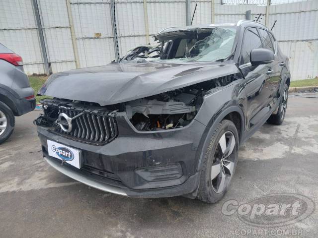 2022 VOLVO XC40 