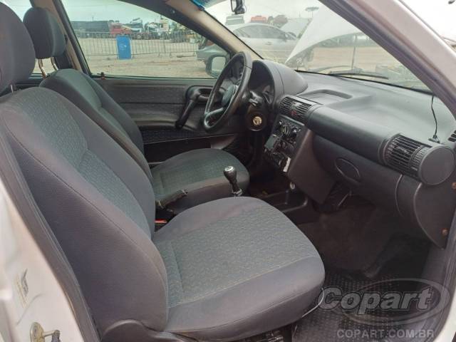 2001 CHEVROLET CORSA 
