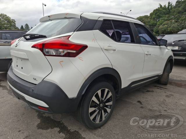 2017 NISSAN KICKS 