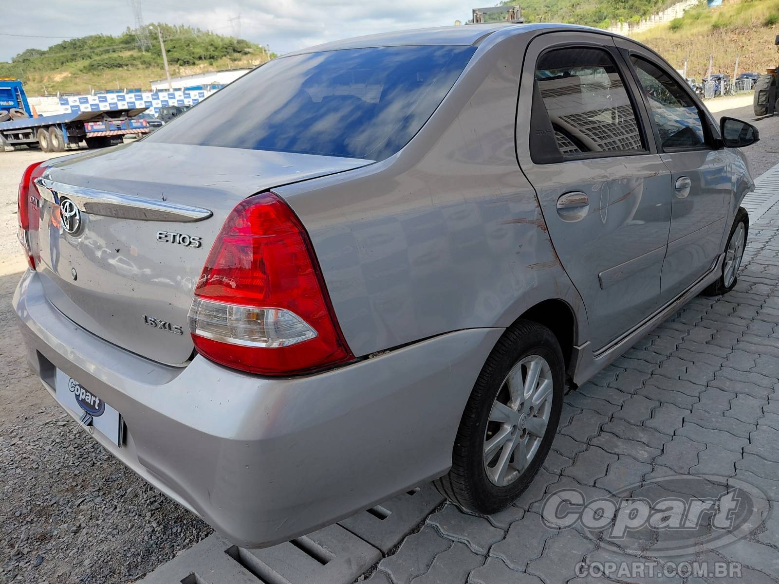 2018 TOYOTA ETIOS SEDA — foto 4 de 11
