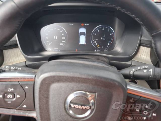 2020 VOLVO XC40 
