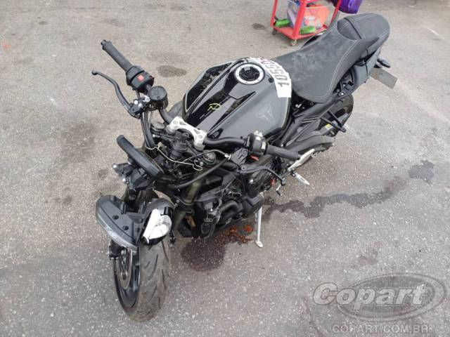 2025 TRIUMPH STREET TRIPLE 