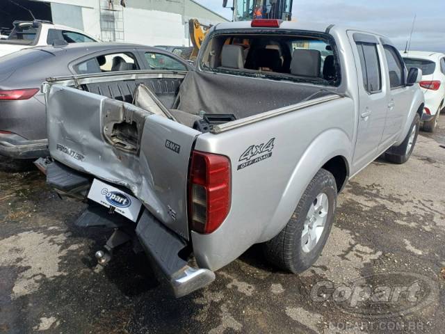 2011 NISSAN FRONTIER CD 