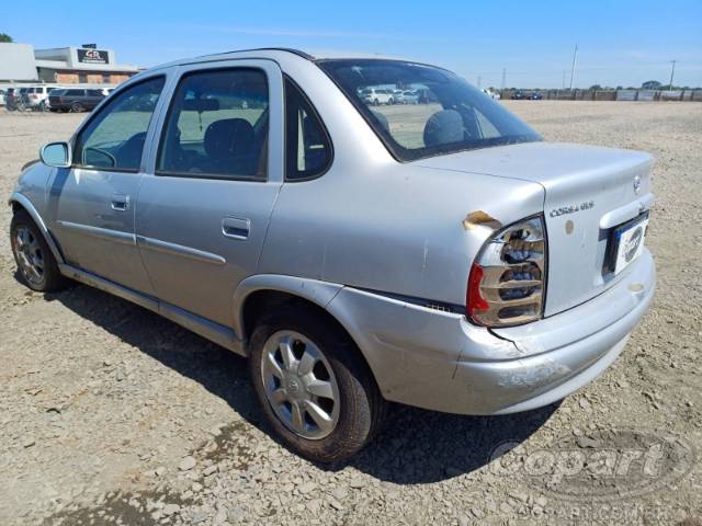 2001 CHEVROLET CORSA SEDAN 