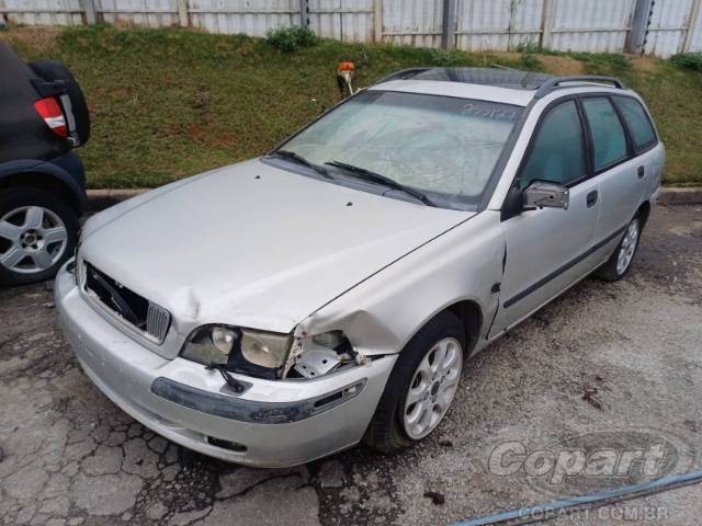2001 VOLVO V40 