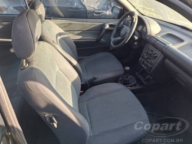 2001 CHEVROLET CORSA 