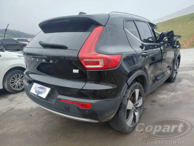 2022 VOLVO XC40 