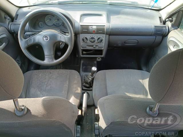 2004 CHEVROLET CORSA SEDAN 