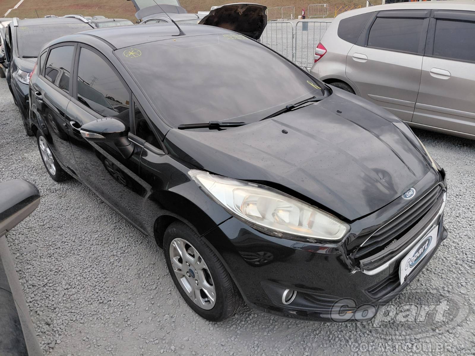 Ford Fiesta 2014 em leilão