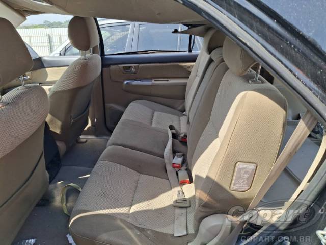 2015 TOYOTA HILUX SW4 