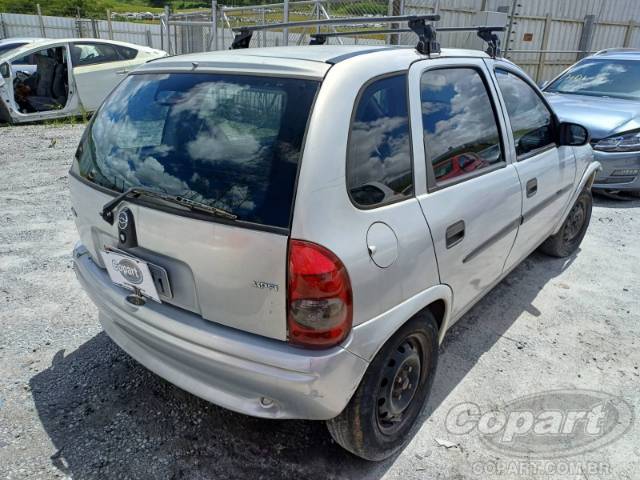 2001 CHEVROLET CORSA 