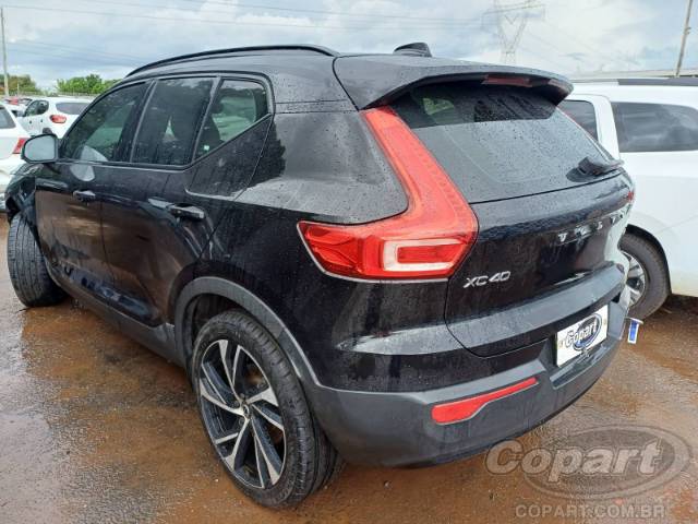 2021 VOLVO XC40 