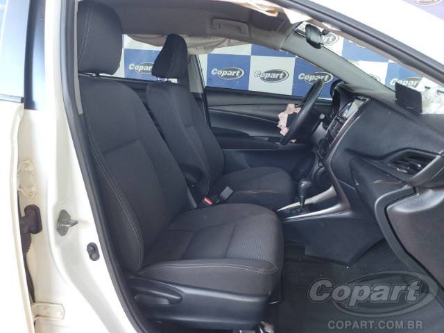 2025 TOYOTA YARIS SEDA 