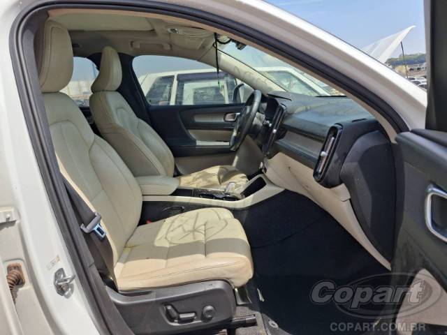 2021 VOLVO XC40 