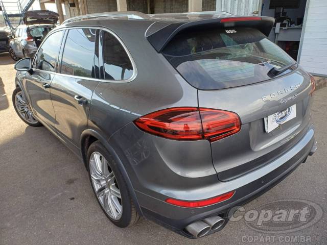 2017 PORSCHE CAYENNE 