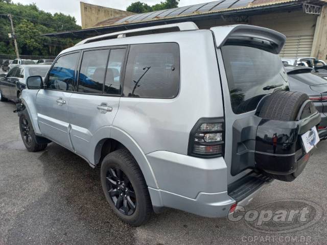 2011 MITSUBISHI PAJERO FULL 