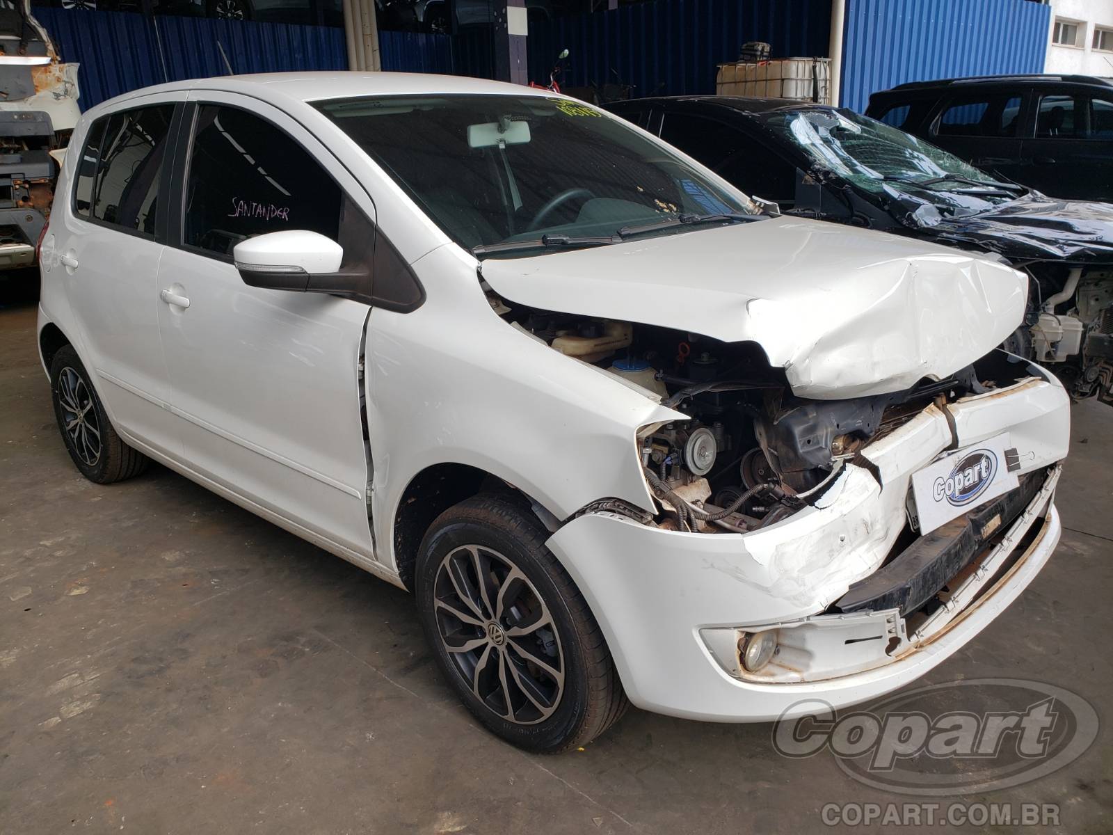 Veículo VW - VolksWagen Fox Volkswagen Fox 1.0 Total Flex 2014 em leilão