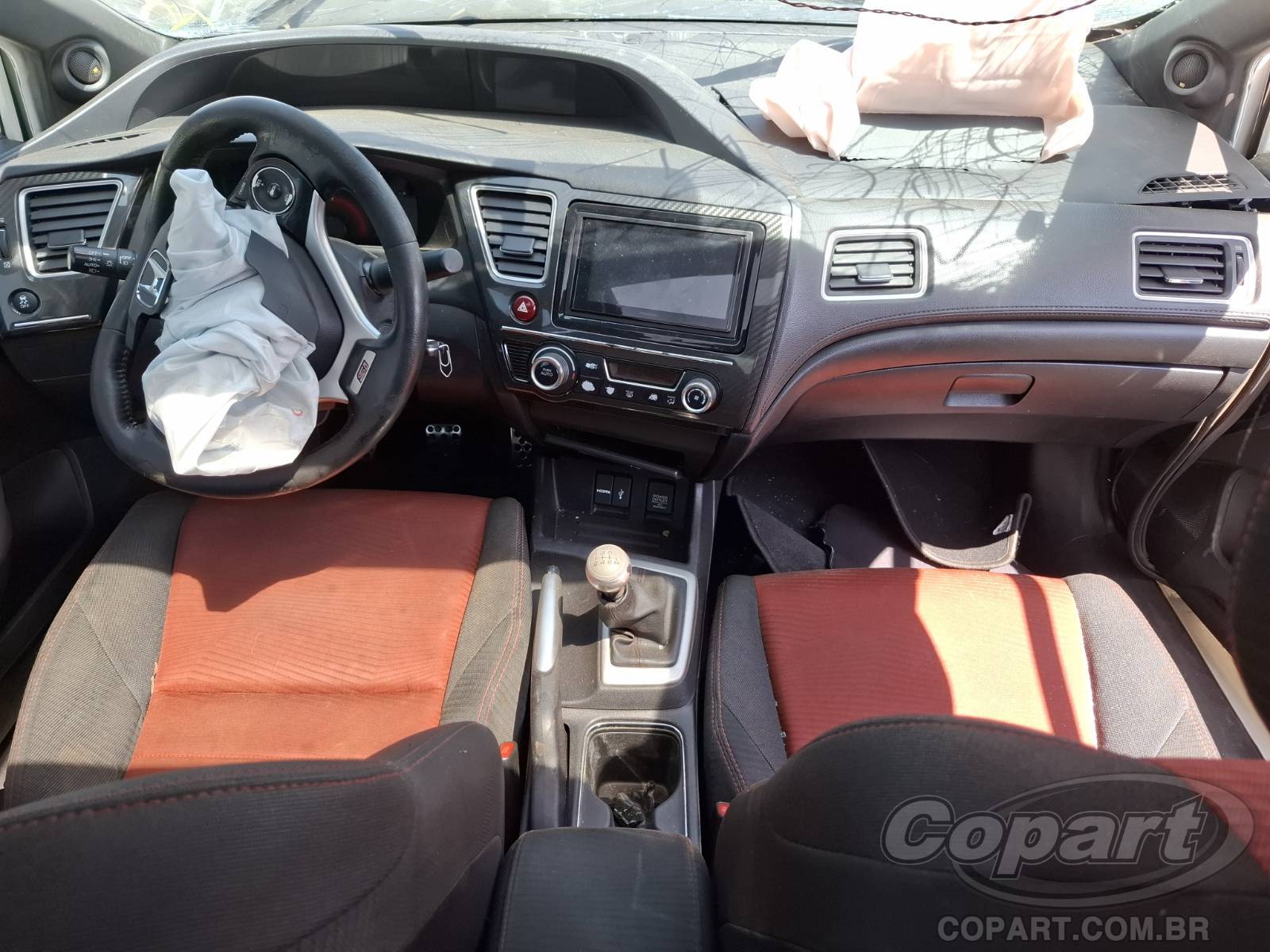 Foto 9 de 10: 2015 HONDA CIVIC COUPE
