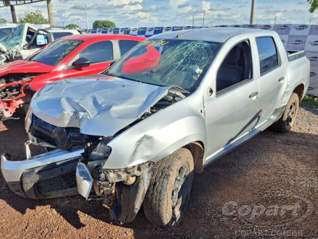 2019 RENAULT DUSTER OROCH 