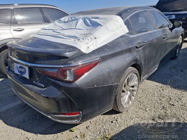 2019 LEXUS ES 