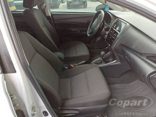 2025 TOYOTA YARIS SEDA 