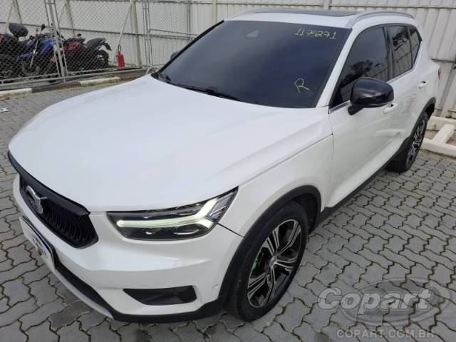 2020 VOLVO XC40 
