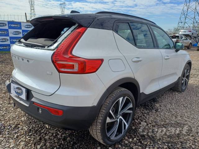 2021 VOLVO XC40 