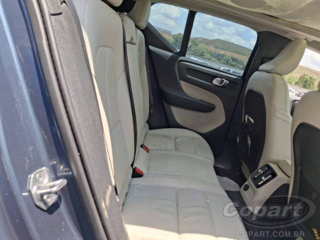 2021 VOLVO XC40 