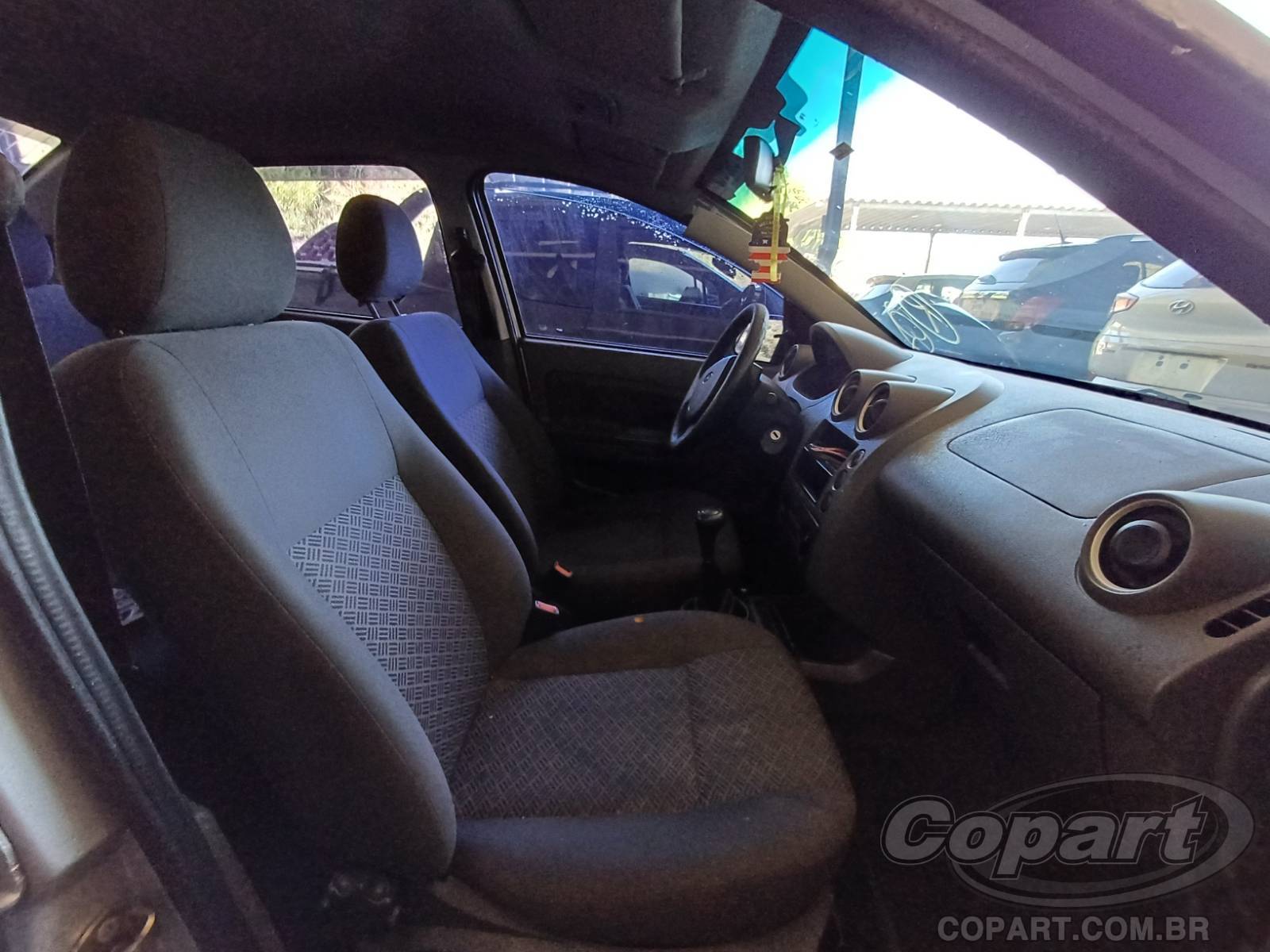 2006 FORD FIESTA SEDAN — foto 5 de 10
