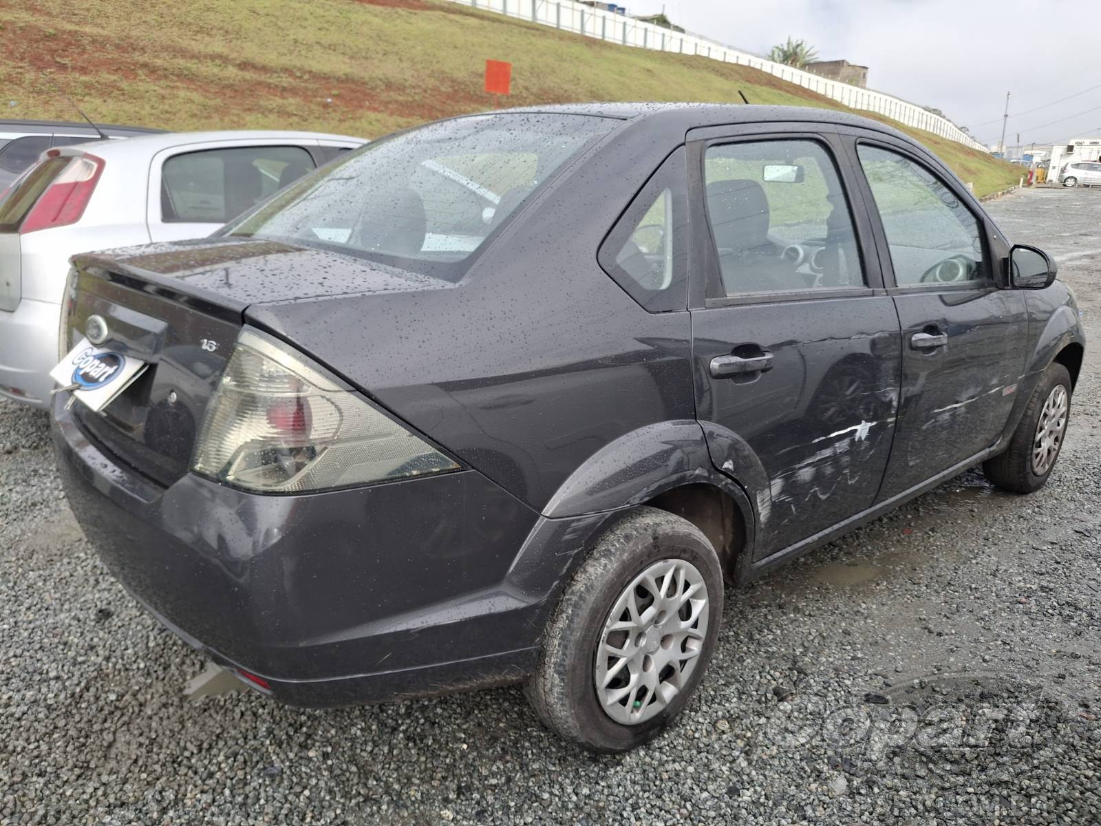 2011 FORD FIESTA SEDAN — foto 4 de 12