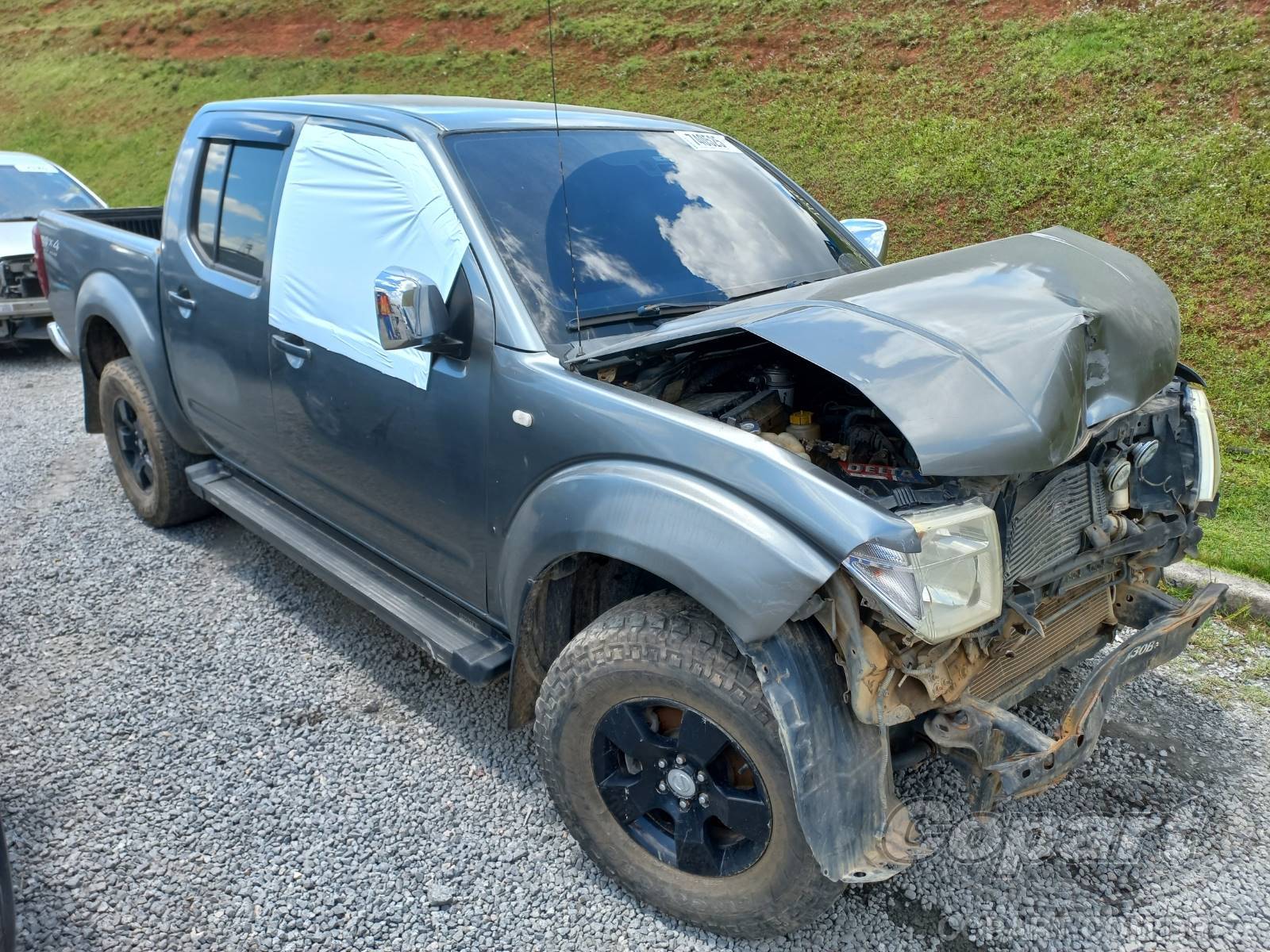 Nissan Frontier CD 2008 em leilão — SP