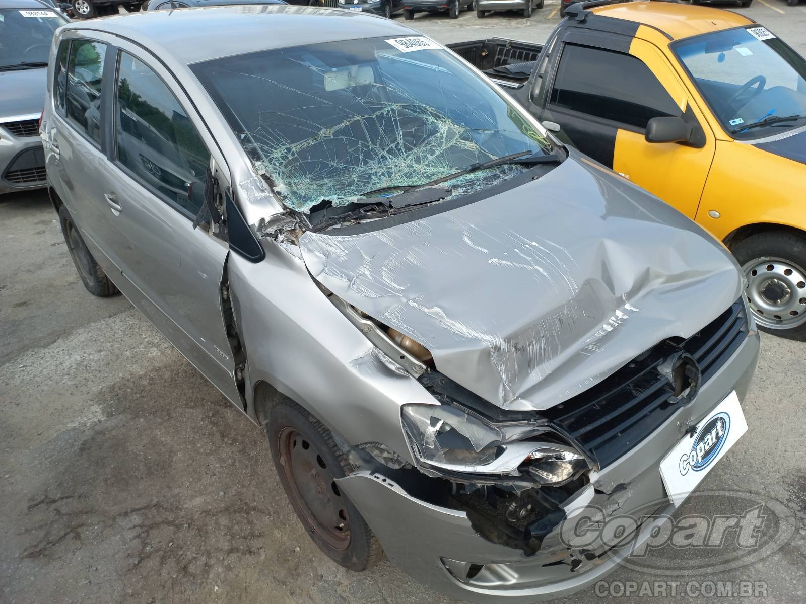 Veículo VW - VolksWagen Fox Volkswagen Fox 1.6 Total Flex 2013 Enchente Média Monta 2013 em leilão