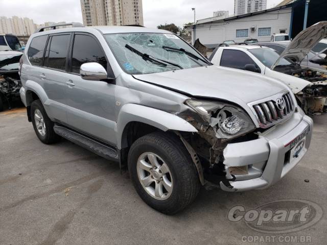2006 TOYOTA LAND CRUISER 