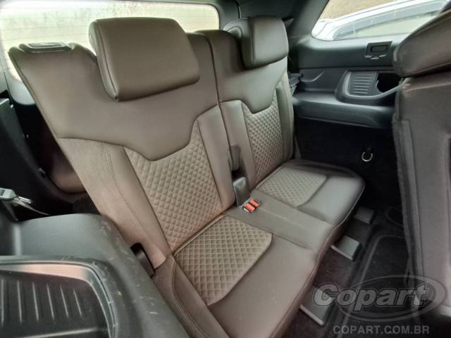 2025 JEEP COMMANDER 