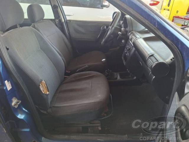 2001 CHEVROLET CORSA 