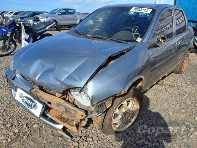 2001 CHEVROLET CORSA SEDAN 