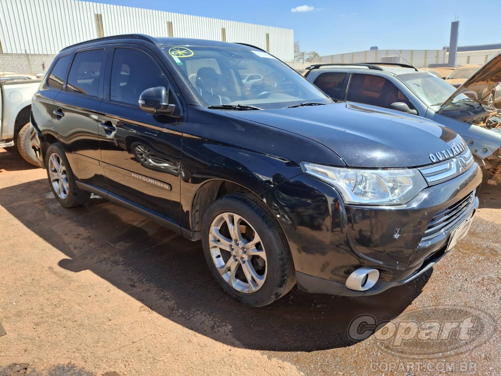 Mitsubishi Outlander 2014 em leilão — GO