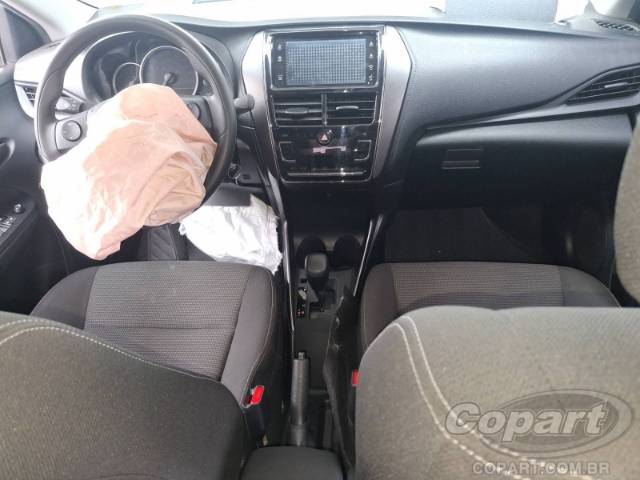 2025 TOYOTA YARIS SEDA 